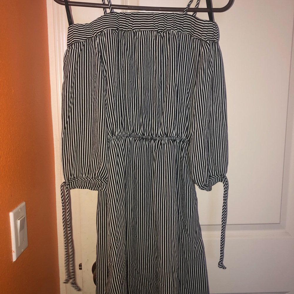 Dress - Picture 3 of 4